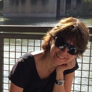 Meet your Posher, Mona